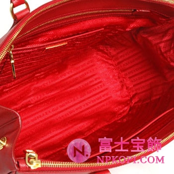 プラダ（PRADA）SAFFIANO LUX　レディーストートバッグ　レッド　BN1786-NZV-68Z 